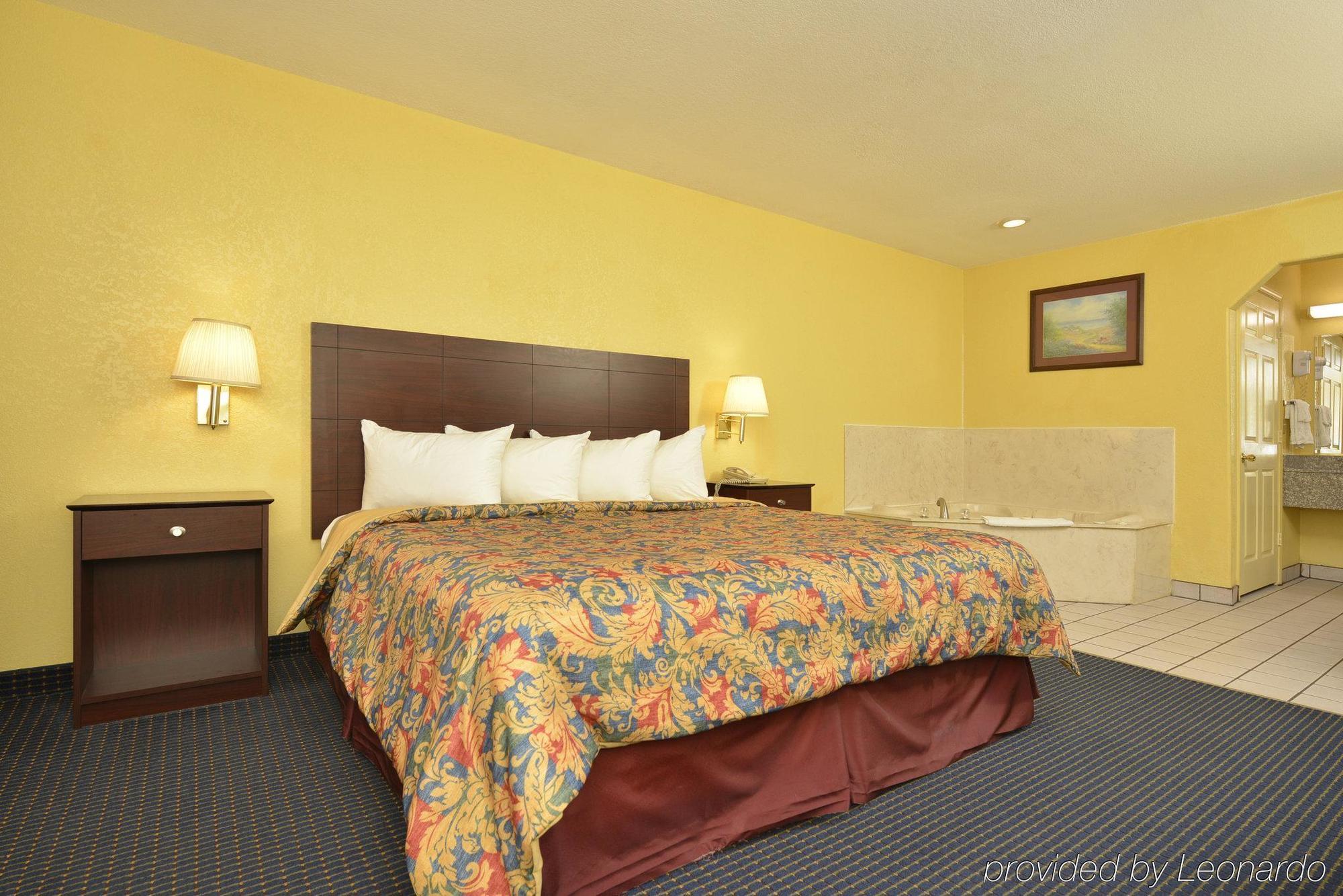 Days Inn Gun Barrel City Dış mekan fotoğraf