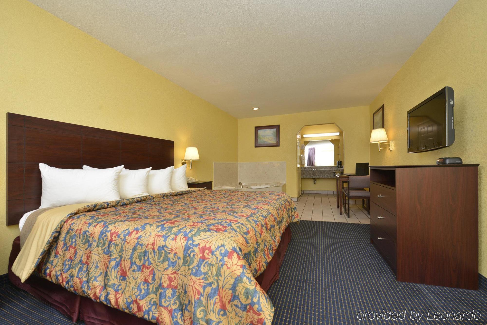 Days Inn Gun Barrel City Dış mekan fotoğraf