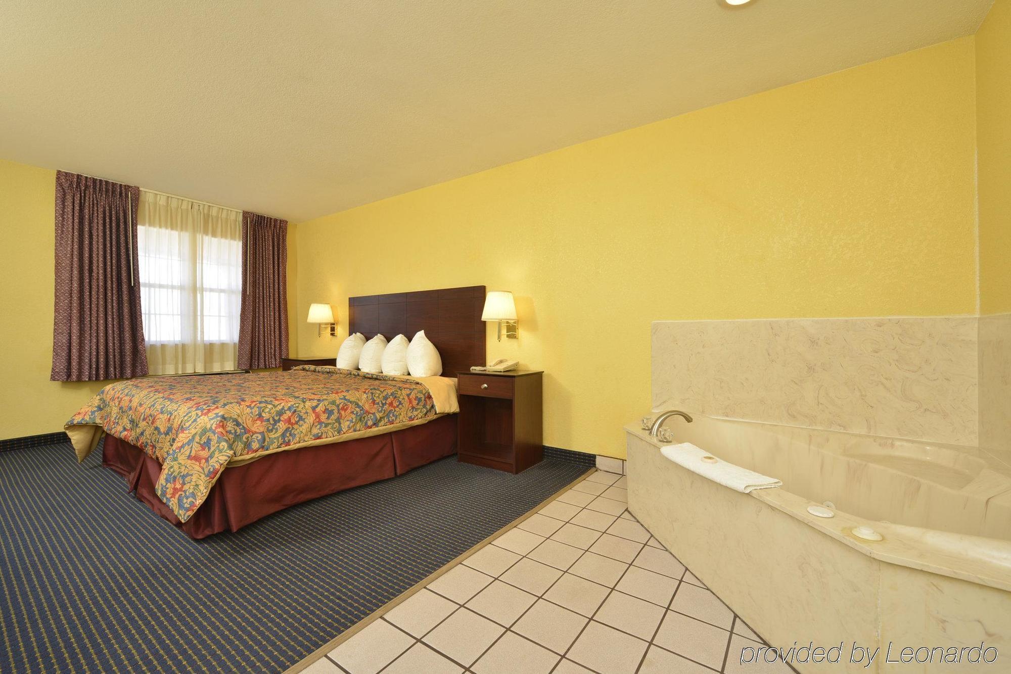 Days Inn Gun Barrel City Dış mekan fotoğraf